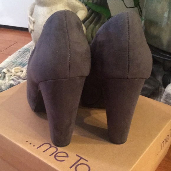 Me Too Gray Faux Suede Heels - Picture 4 of 5
